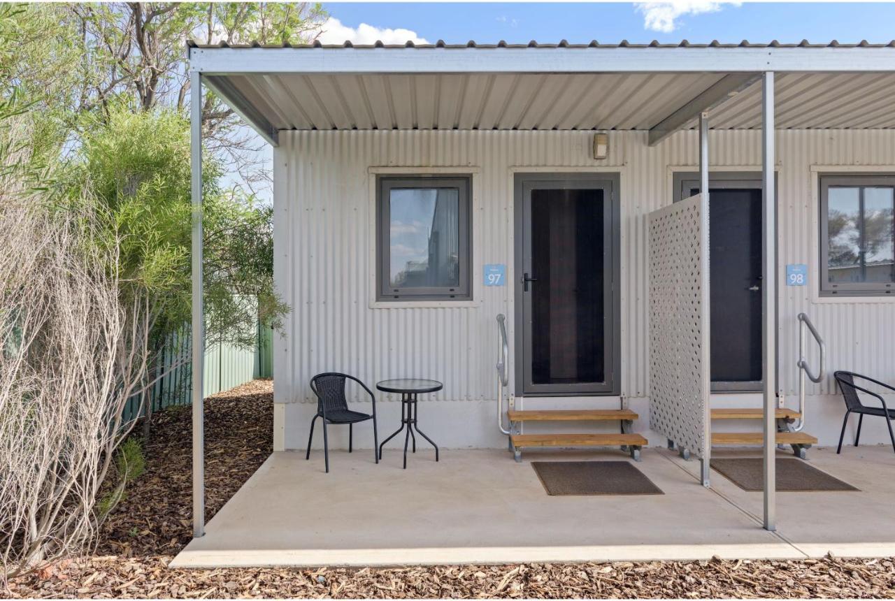 洛克斯比唐斯探索公园假日公园 Roxby Downs 客房 照片