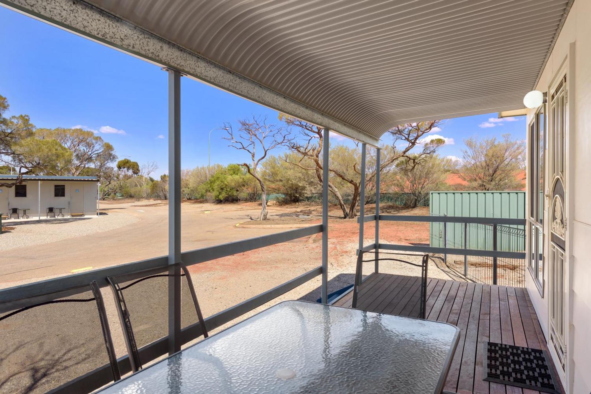 洛克斯比唐斯探索公园假日公园 Roxby Downs 客房 照片